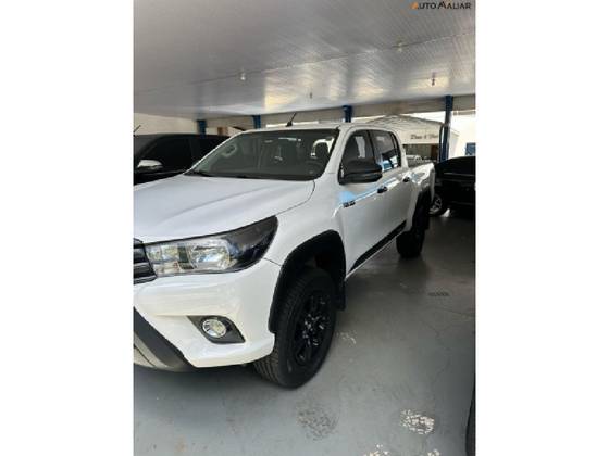 TOYOTA HILUX 2.8 SR 4X4 CD 16V DIESEL 4P AUTOMÁTICO TOYOTA HILUX 2.8 SR 4X4 CD 16V DIESEL 4P AUTOMÁTICO